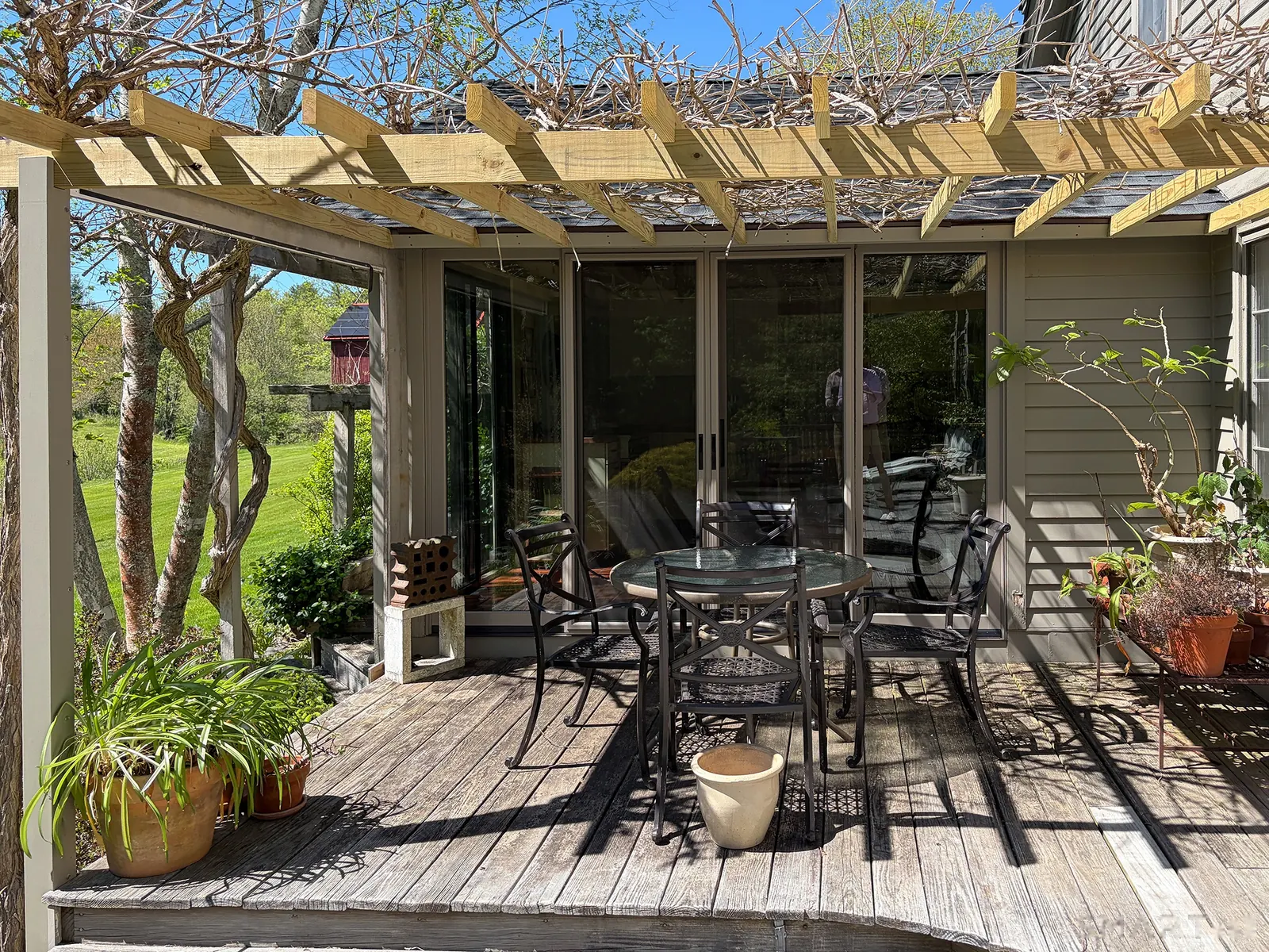Garden dining terrace beneath a pergola